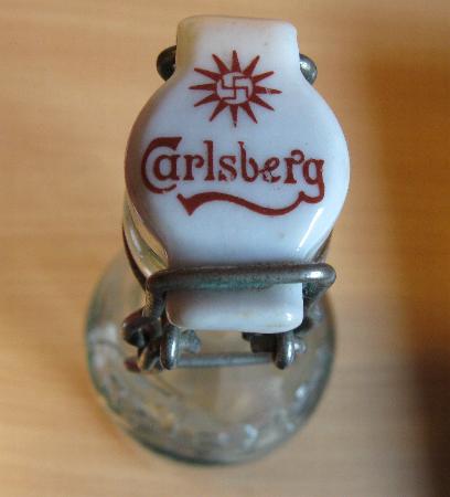 Carlsberg flaske med Svastika korset